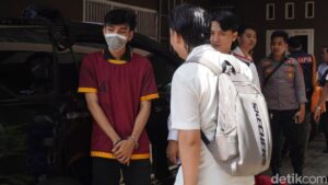 Pesinetron Pria Peras Pacar Sesama Jenis, Ditangkap Polisi